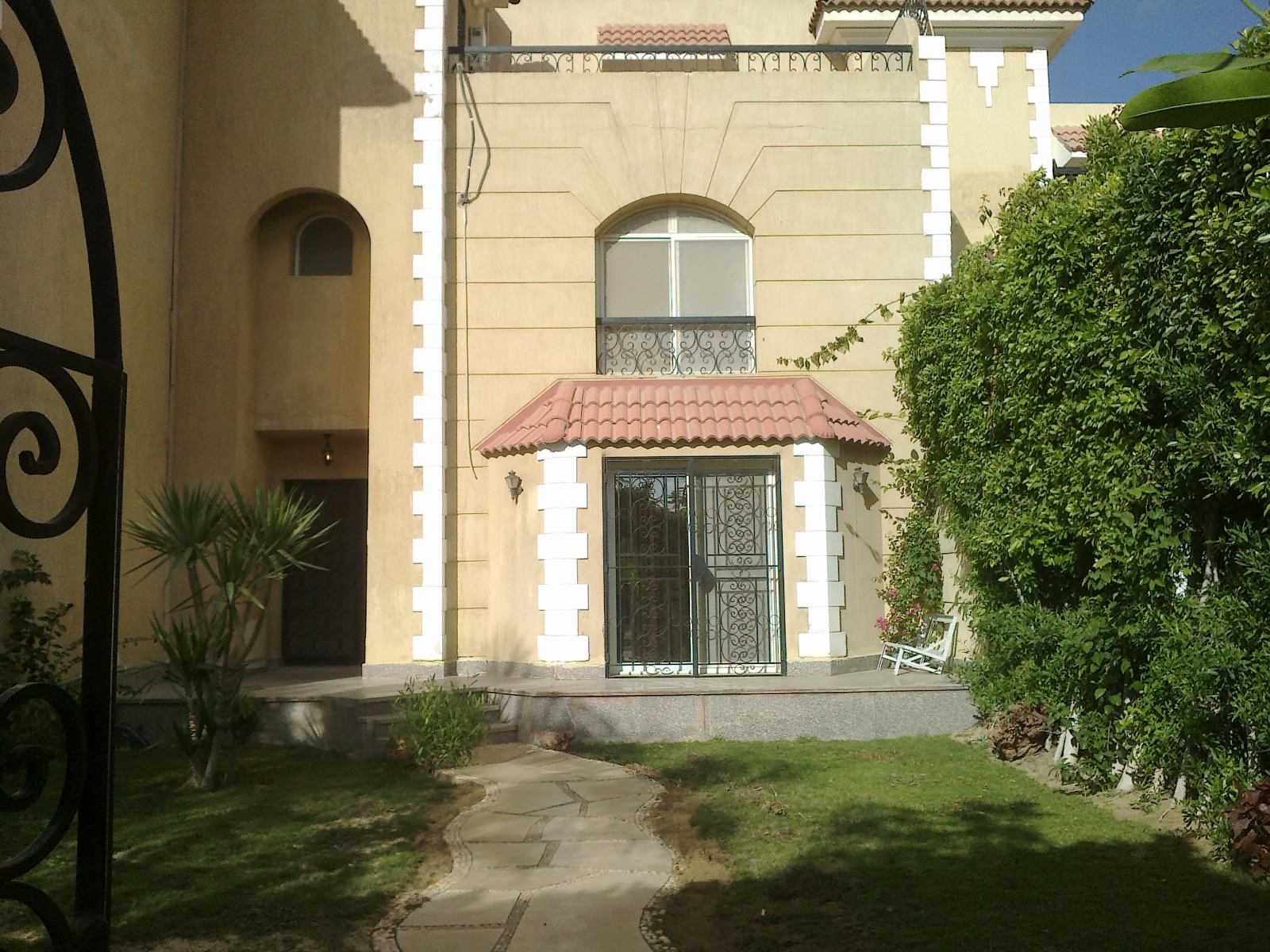 Villa Townhouse for rent furnished inside compound Mena Garden City at