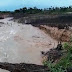 Rompimento de barragem deixa 50 famílias isoladas