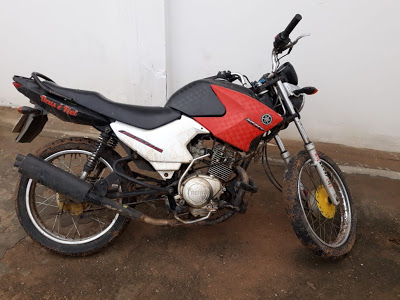PM de Ponto Novo apreende moto utilizada em roubo de loja PM de Ponto Novo apreende moto utilizada em roubo de loja
