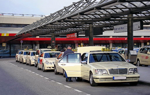戴姆勒集團收購myTaxi手機叫車服務