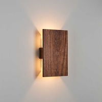 Lámparas de pared hechas de madera