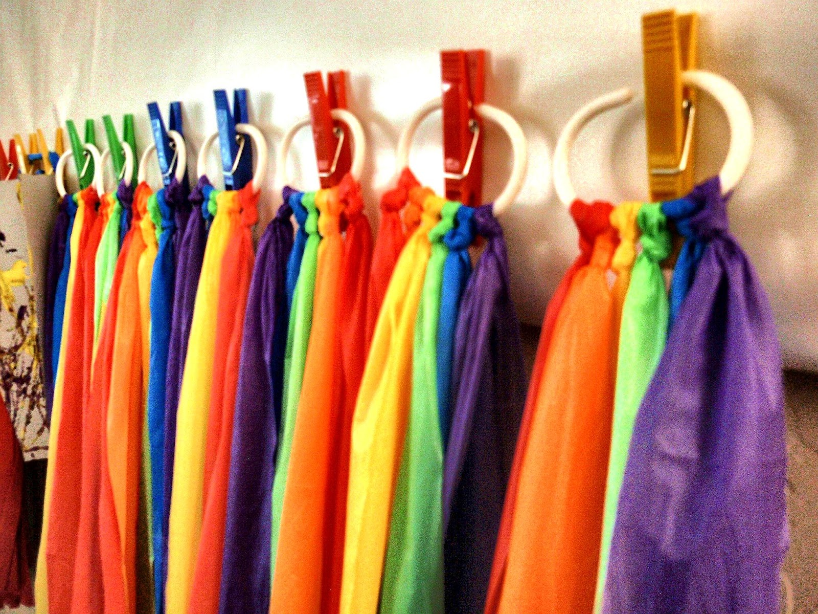 Doodle All Day Rainbow Party Streamers