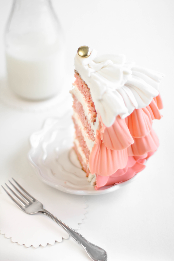 strawberry shindig ruffle cake