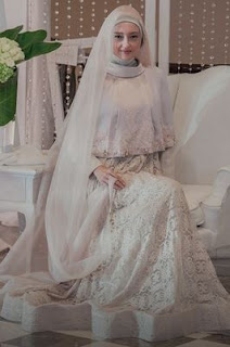 Model pengantin syari dengan pashmina Model pengantin syari dengan pashmina