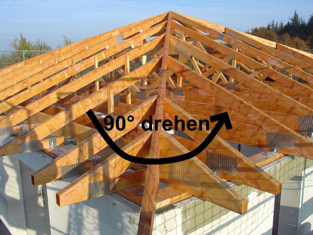 Ich Baue Ein Haus Bautagebuch Dachstuhl Muss Gedreht Werden Um Der Statik Unterschiedliche Ringbalken Gerecht Zu Werden Muss Dachstuhl 90 Gedreht Da Bin Ich Mal Gespannt
