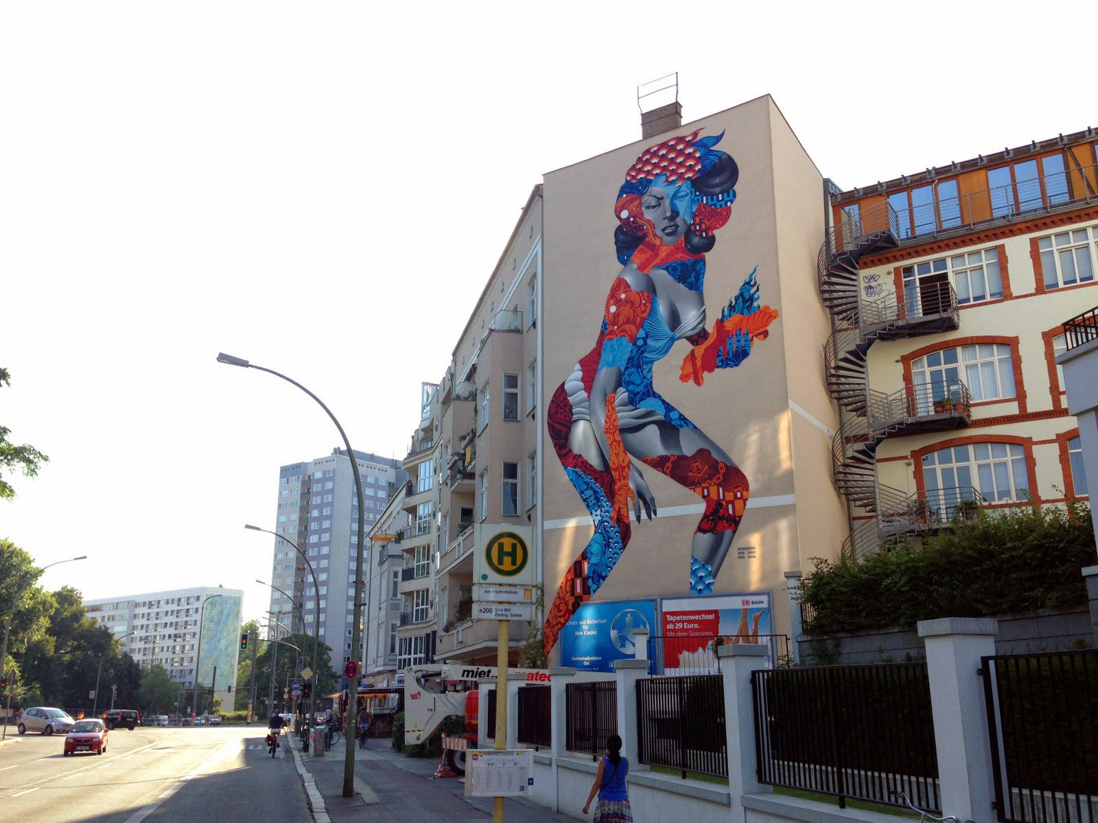While you discovered some progress images a few days ago, Tristan Eaton has now completed his monster piece for the One Wall project by UrbanNation.