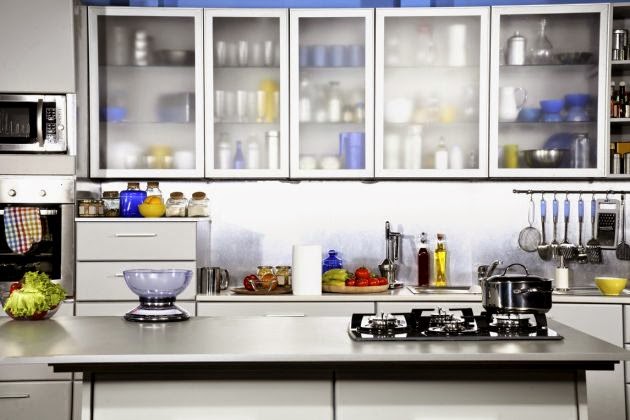 kitchen organization ideas, cupboards with transparent glass doors