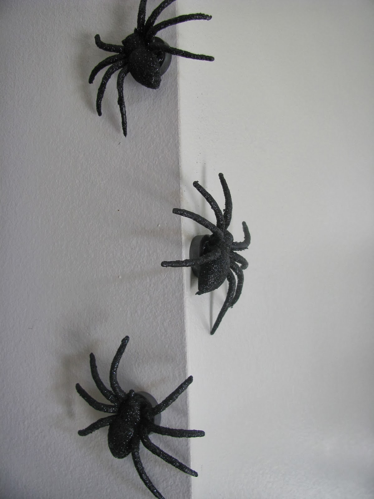 JOYS OF HOME Fun Creepy Crawlies