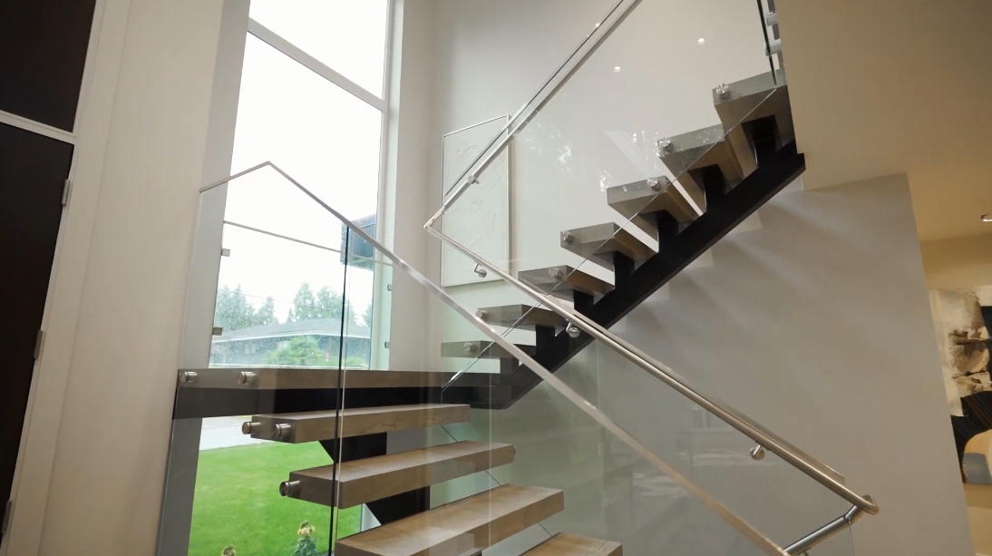 39 Interior Design Photos vs. 2710 Crescentview Dr, North Vancouver Luxury Home Tour