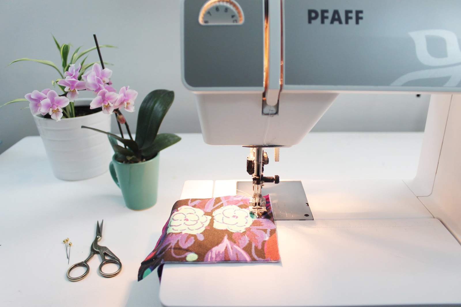 How to sew knit fabric without using a serger. Ohhh Lulu