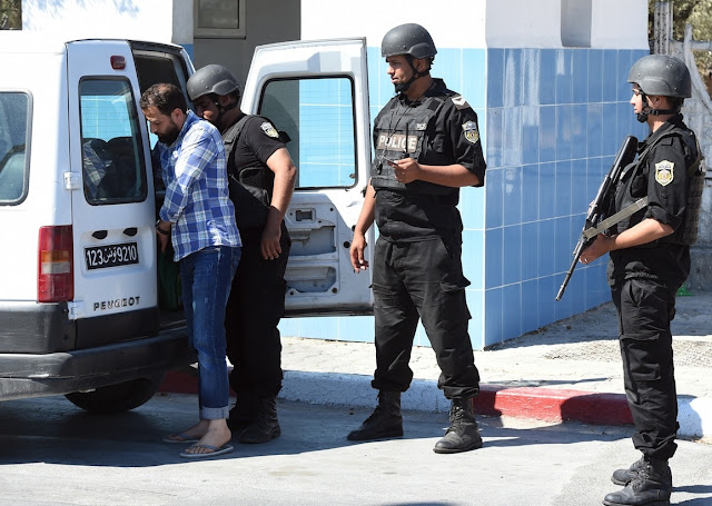 المهدية : الاحتفاظ بـ4 مهربين حاولوا الاعتداء على دورية للديوانة المهدية : الاحتفاظ بـ4 مهربين حاولوا الاعتداء على دورية للديوانة