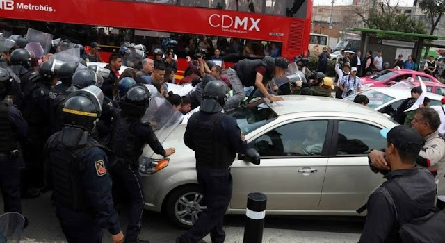 Se enfrentan comerciantes de Tepito con policías de la CDMX