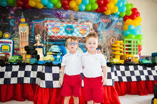 Festa Carros: Gêmeos Brendon e Brayann Festa Carros: Gêmeos Brendon e Brayann