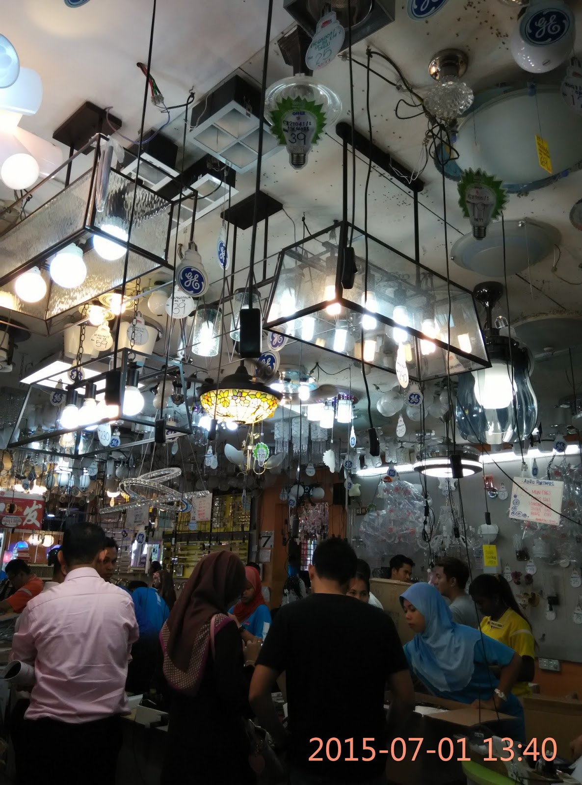 HaZwaNiE House of Lighting Puchong