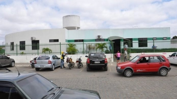 Com ataque de coceira, 30 alunos vão parar em UPA na Bahia após serem intoxicados por “pó de mico” Com ataque de coceira, 30 alunos vão parar em UPA na Bahia após serem intoxicados por “pó de mico”