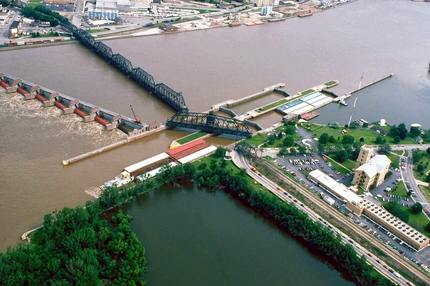 the amazing mississippi river The mississippi river is known as the middle mississippi from the upper mississippi river's confluence with the missouri river at st louis, missouri, for 190 miles (310 km) to its confluence with the ohio river at cairo, illinois. the amazing mississippi river The mississippi river is known as the middle mississippi from the upper mississippi river's confluence with the missouri river at st louis, missouri, for 190 miles (310 km) to its confluence with the ohio river at cairo, illinois.