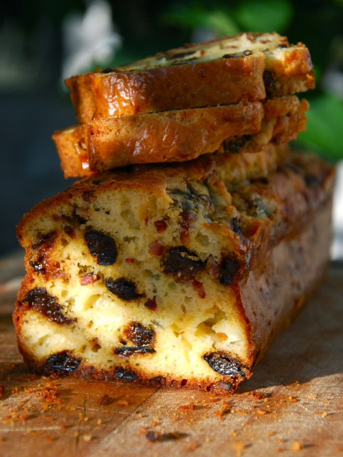 Scrumpdillyicious Black Olive, SunDried Tomato & Gruyere Bread