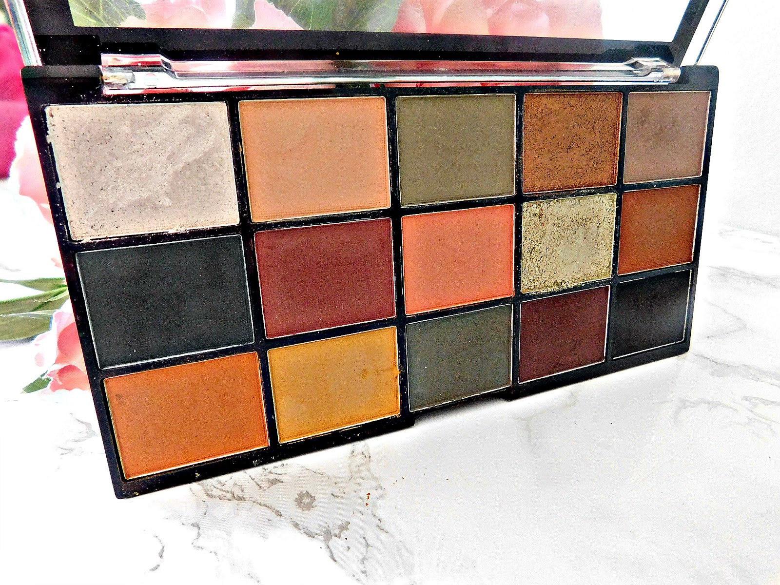 Makeup revolution re loaded palette iconic