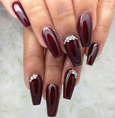 Uñas color vino Uñas color vino