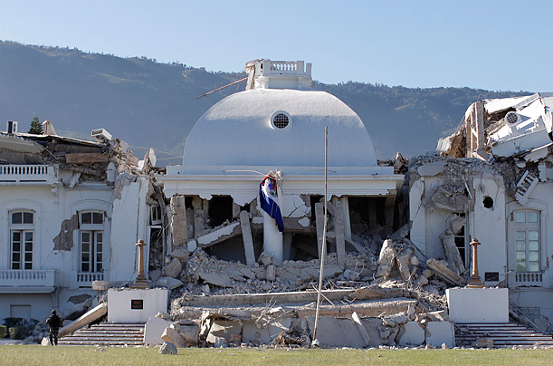 Parlamento haitiano luego del terremoto.