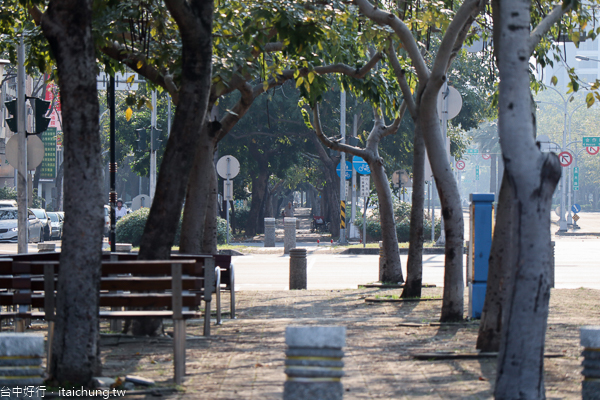 台中東區東峰公園(228紀念公園)兒童遊戲區、體訓場,綠意盎然休閒好去處 台中東區東峰公園(228紀念公園)兒童遊戲區、體訓場,綠意盎然休閒好去處
