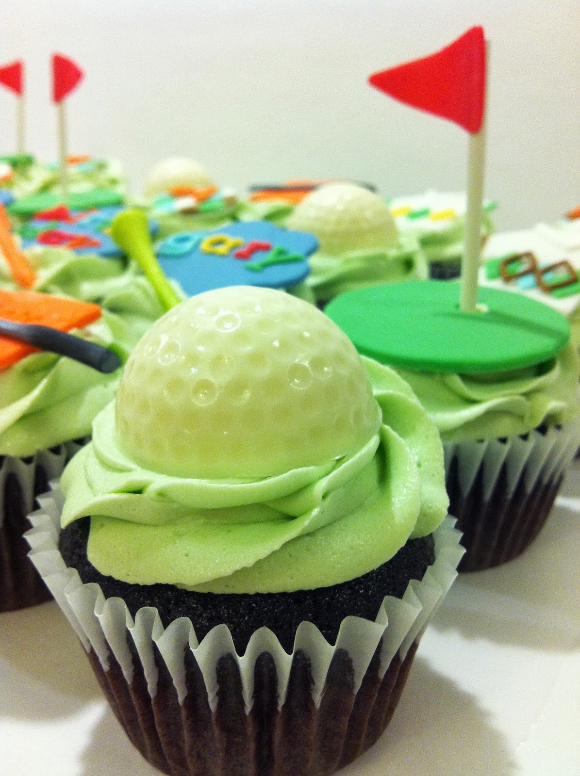 Molly's Mixing Bowl Golf Cupcakes
