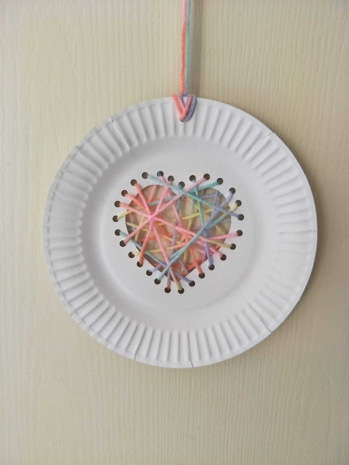paper plate yarn hearts