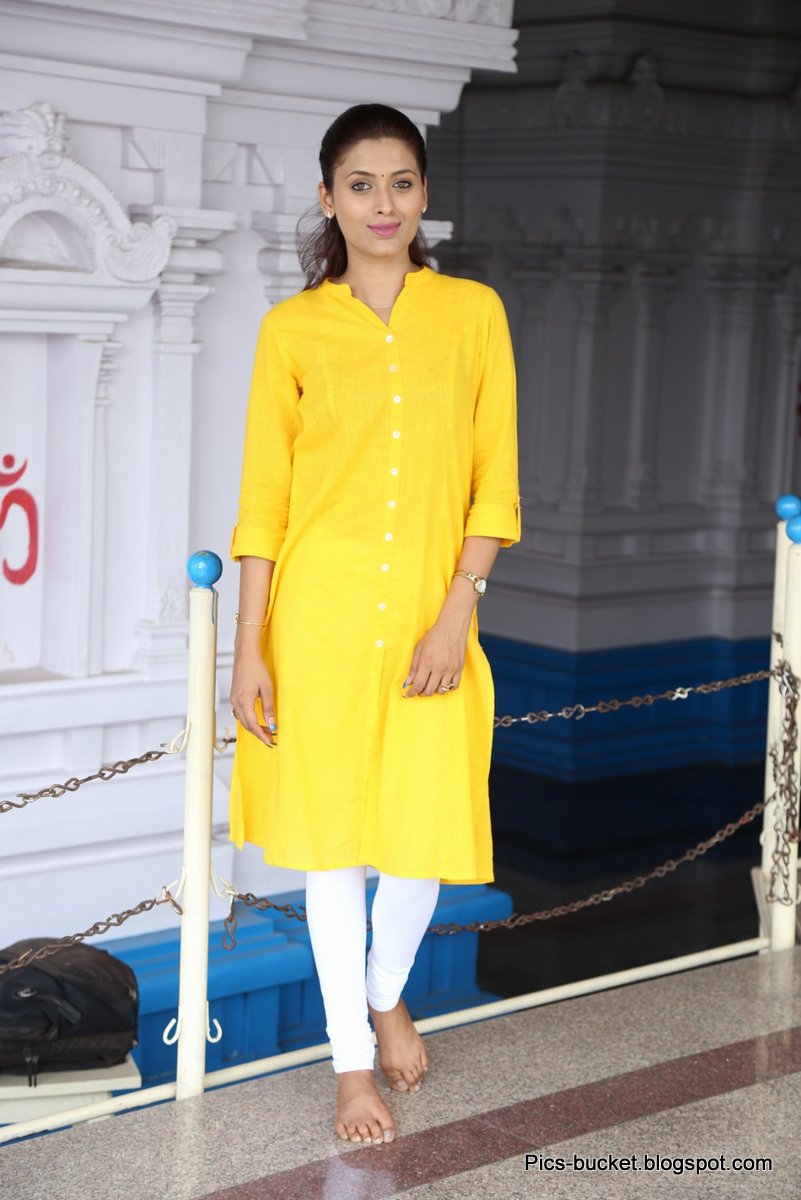 Actress Geetika Tyagi Latest HD Photos and Wallpapers - Cantik Sexy Hot