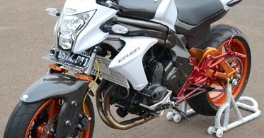 Крепление номера Kawasaki er6n