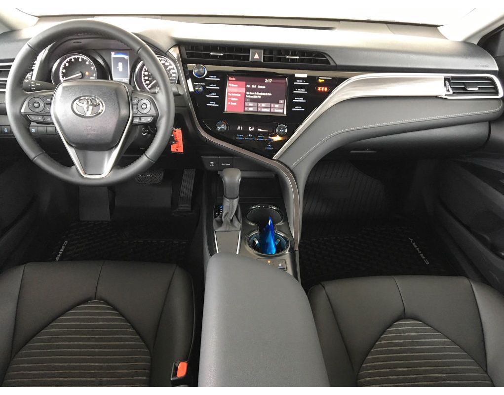 Камри максимальная комплектация. Toyota Camry 2022 салон. Toyota Camry 50 Interior. Toyota Camry 3.5 2022. Toyota Camry 2020 механика.