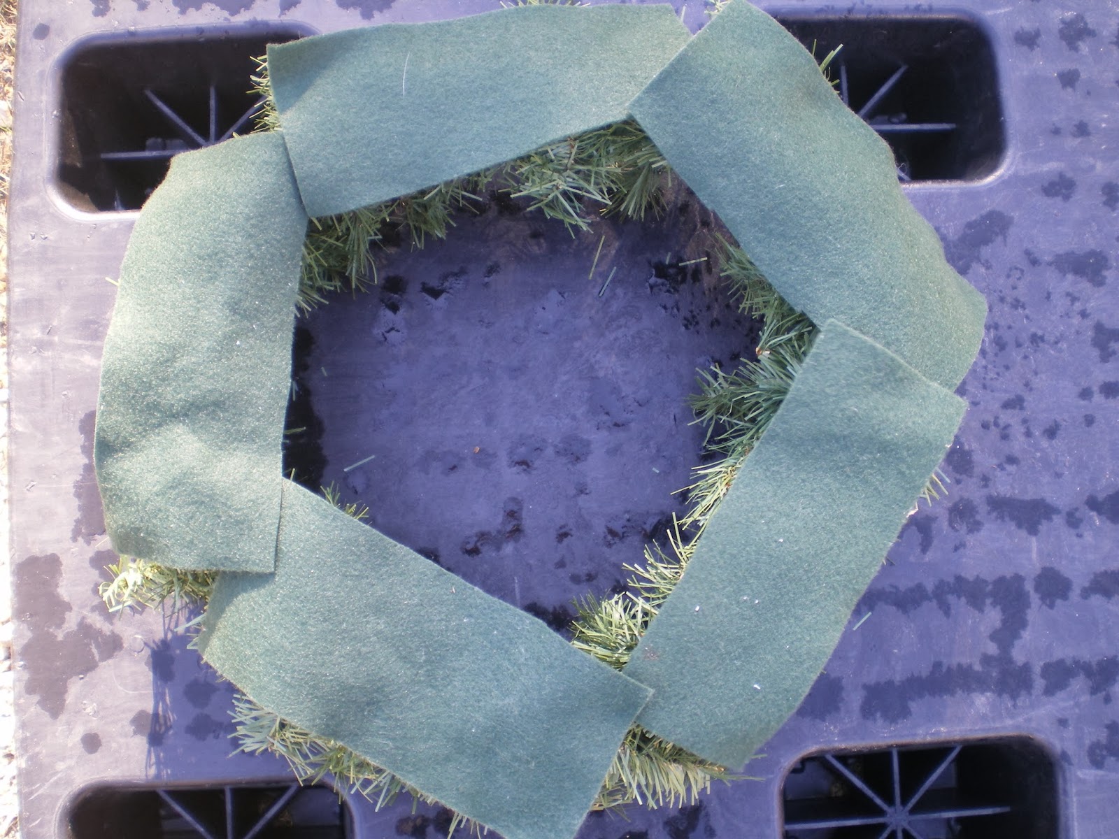 L7 QUILTS: How to attach a wreath to your car.