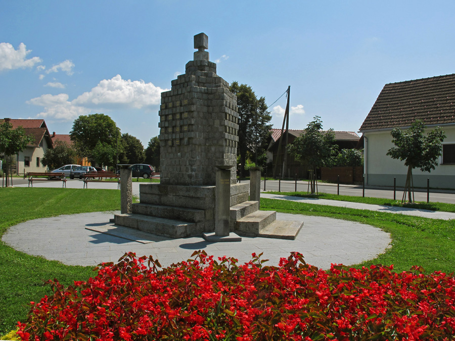 Simboli polpretekle zgodovine SREDIŠČE OB DRAVI Spomenik NOB