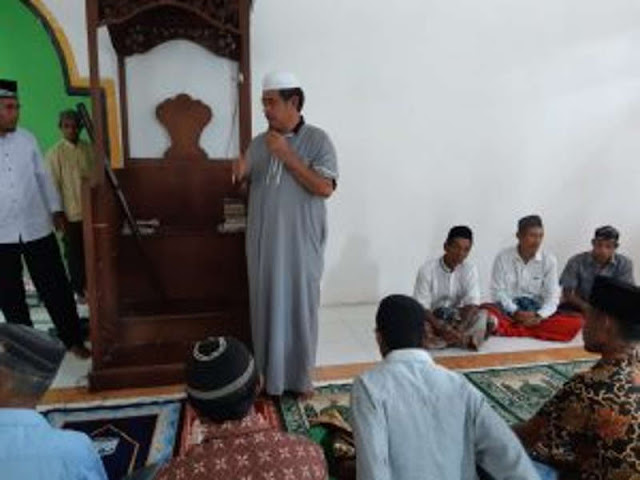 Jelang Pilkades, Bahrain Kasuba Shalat Jum'at Bersama Masyarakat di Kokotu Jelang Pilkades, Bahrain Kasuba Shalat Jum'at Bersama Masyarakat di Kokotu