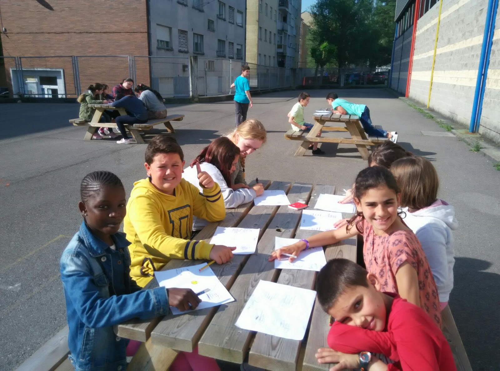 CP POETA JUAN OCHOA ENGLISH GAMES IN THE PLAYGROUND (JUEGOS DE PATIO