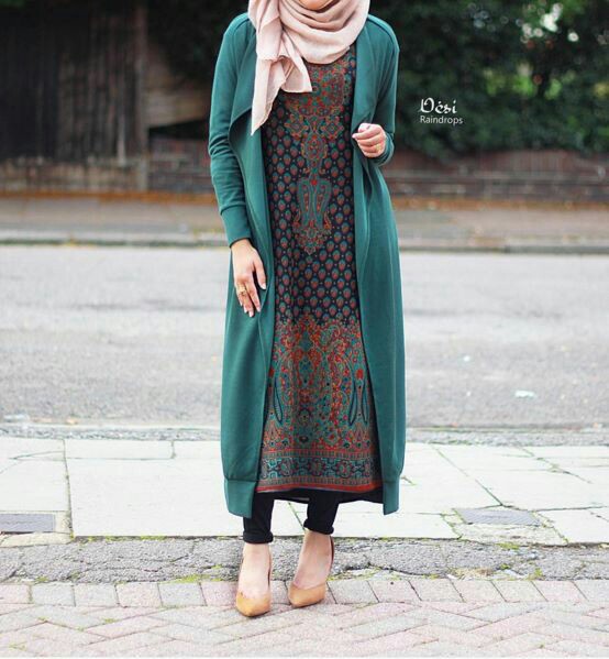 Elegant kurti n hijab.