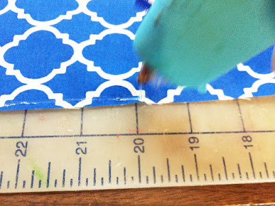 Do you hate to sew?  Me too! So I found a super easy way to make a no sew fabric table runner to turn my party tables from cool to Wow! without having to use my sewing machine