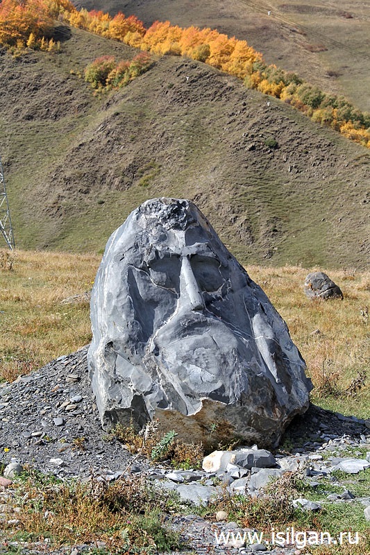 Каменные головы. Село Сно. Грузия