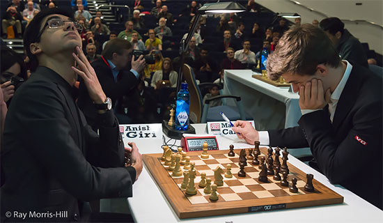 Ronde 6: Anish Giri et Magnus Carlsen ont mené un dur combat - Photo © Ray Morris-Hill