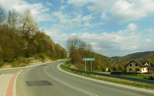 Droga wojewódzka nr 892 w miejscu odejścia szosy do Starej Rzepedzi (Rzepedź Wieś). Droga wojewódzka nr 892 w miejscu odejścia szosy do Starej Rzepedzi (Rzepedź Wieś).