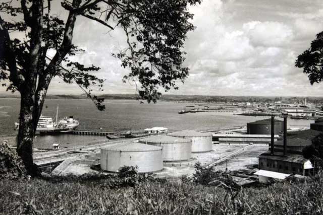 Balikpapan Oil refinery, captured on 23 January 1942 worldwartwo.filminspector.com