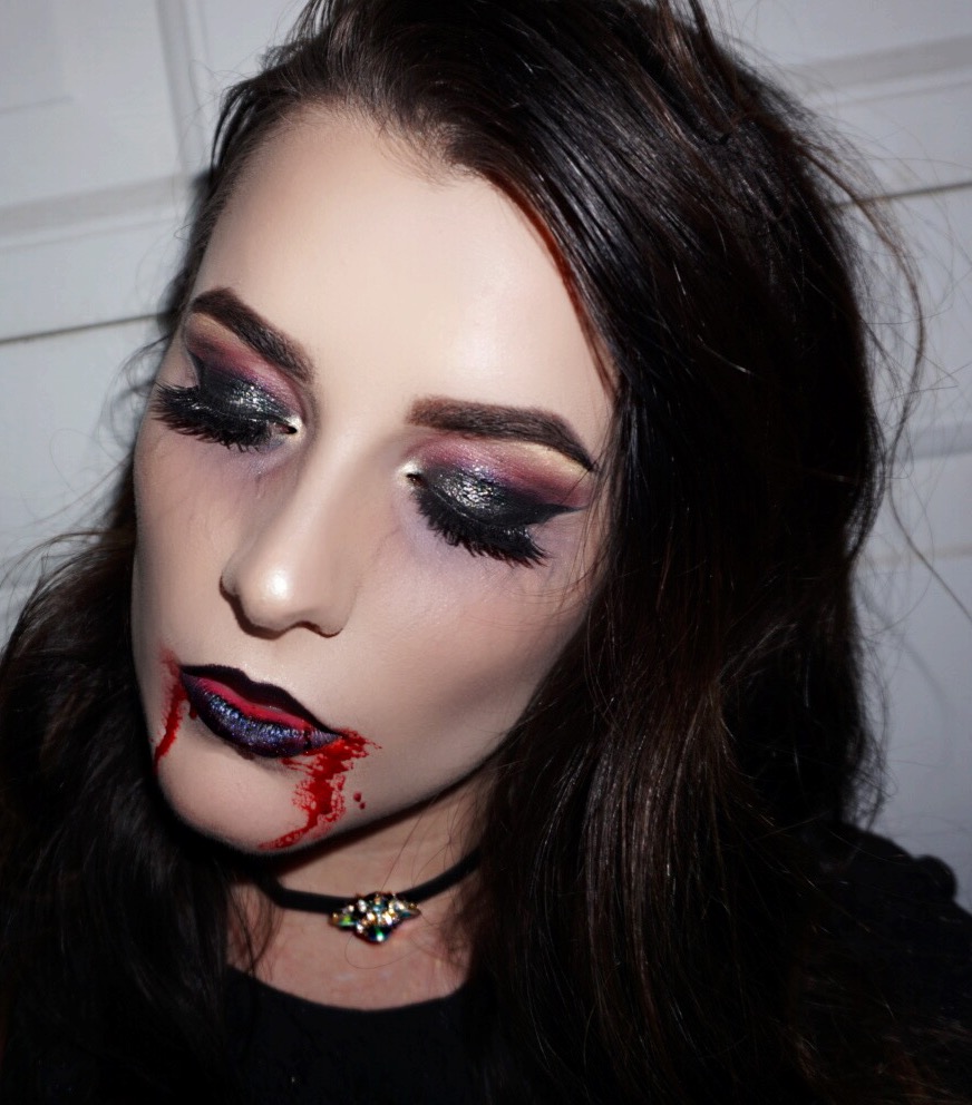 Pucker Up Style: Glam Grunge Vampire Halloween Makeup