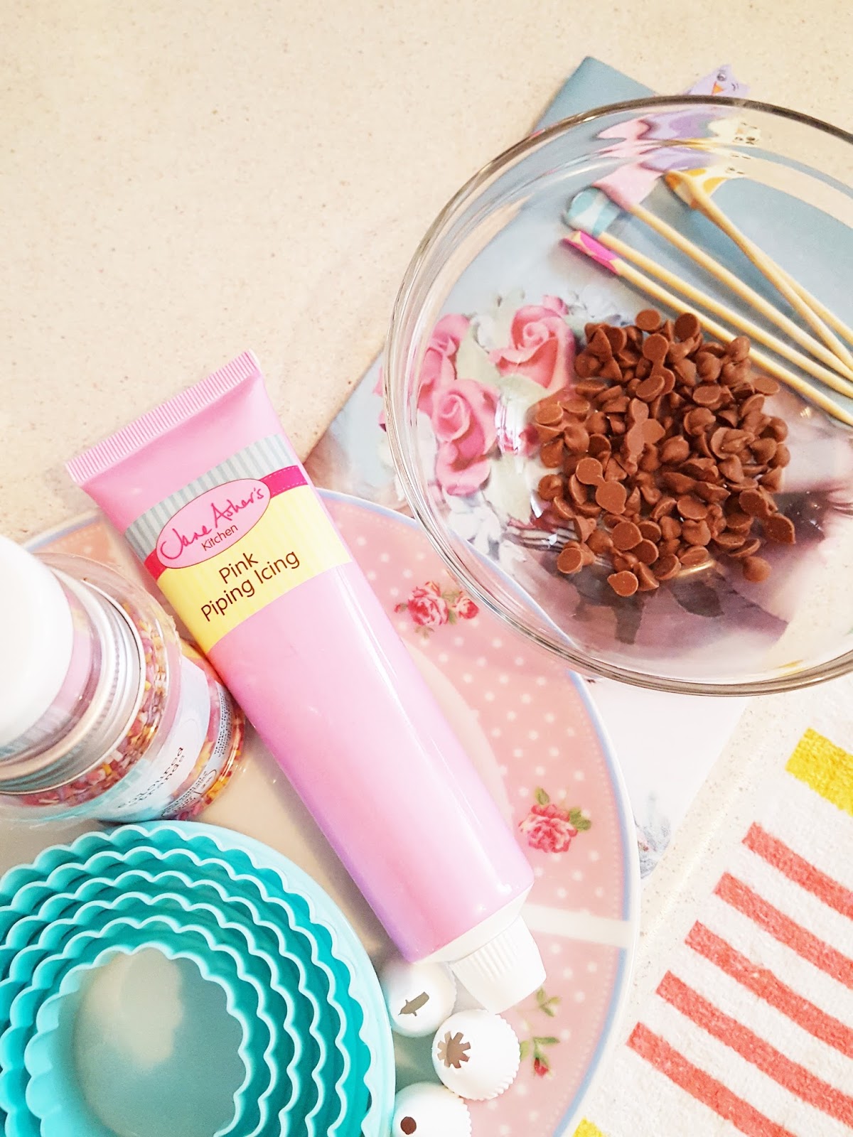 Bows And Pearls Pretty Pastel Baking