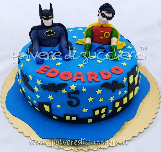 torta batman e robin in pasta di zucchero e ricetta camy cream