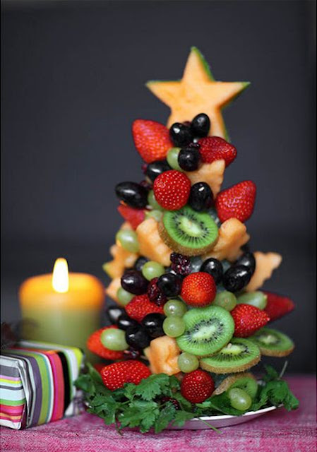 arbol de navidad elaborado con fruta