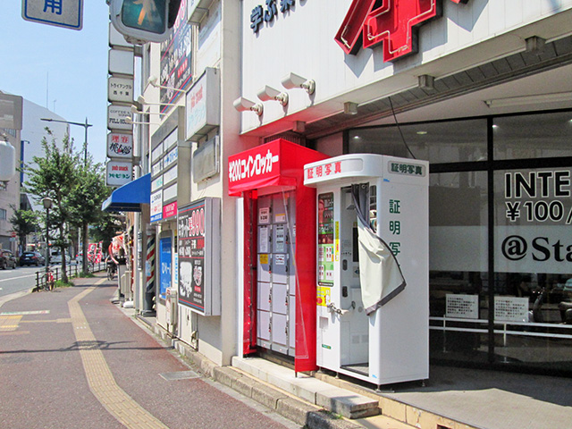 稲毛駅東口の本屋さんの前のコインロッカー 街中フジコインロッカー設置情報