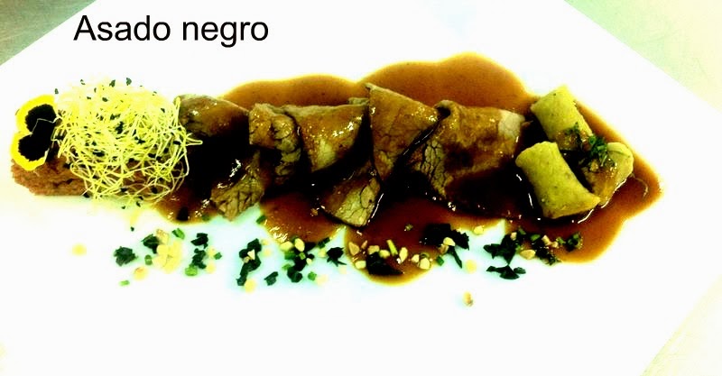 Asado negro sin vino tinto y ñoquis de platano macho