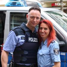 Auf Streife Echte Polizisten Oder Schauspieler Auf Streife Echte Polizisten Oder Schauspieler