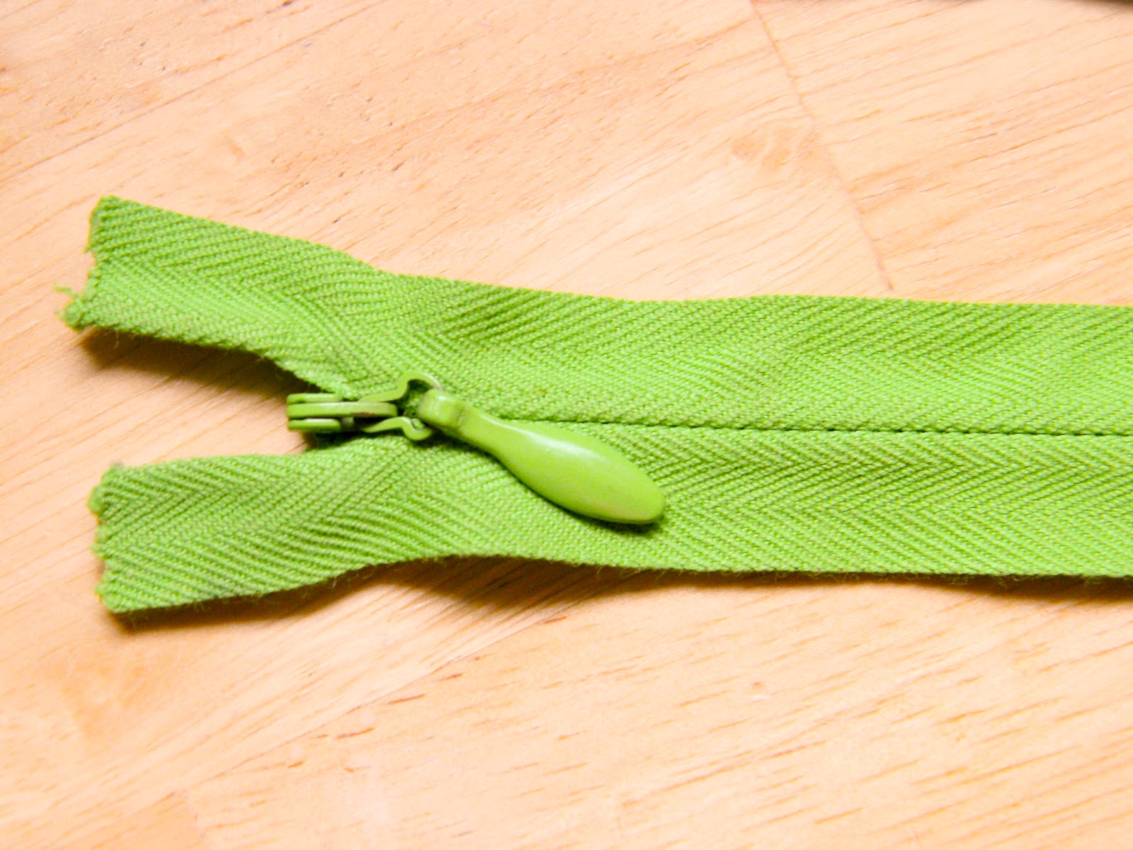 Zippers basic sewing