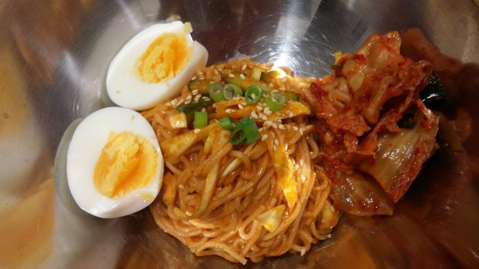 Resep dan Cara Membuat Masakan Korea Bibim Guksu alias Mie Resep dan Cara Membuat Masakan Korea Bibim Guksu alias Mie
