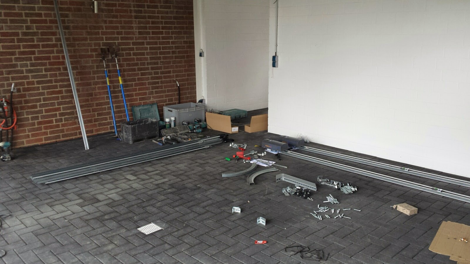 Projekt Eigenheim: Doppelgarage - Sektionaltore eingebaut